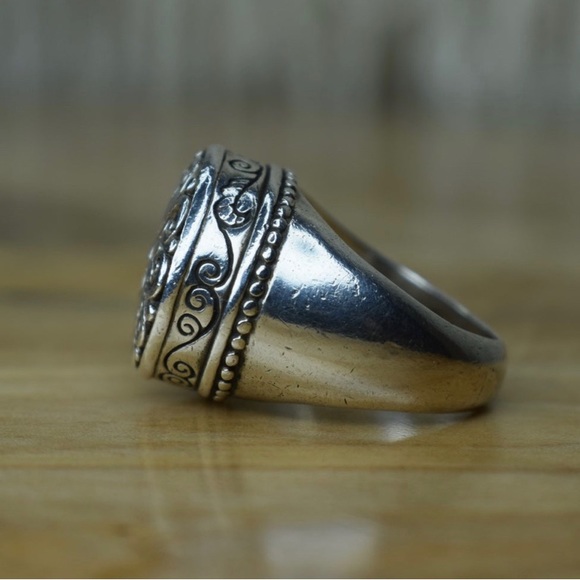 🚫SOLD🚫Vintage Sterling Silver Statement Ring - Size 8.5 US - Picture 2 of 11